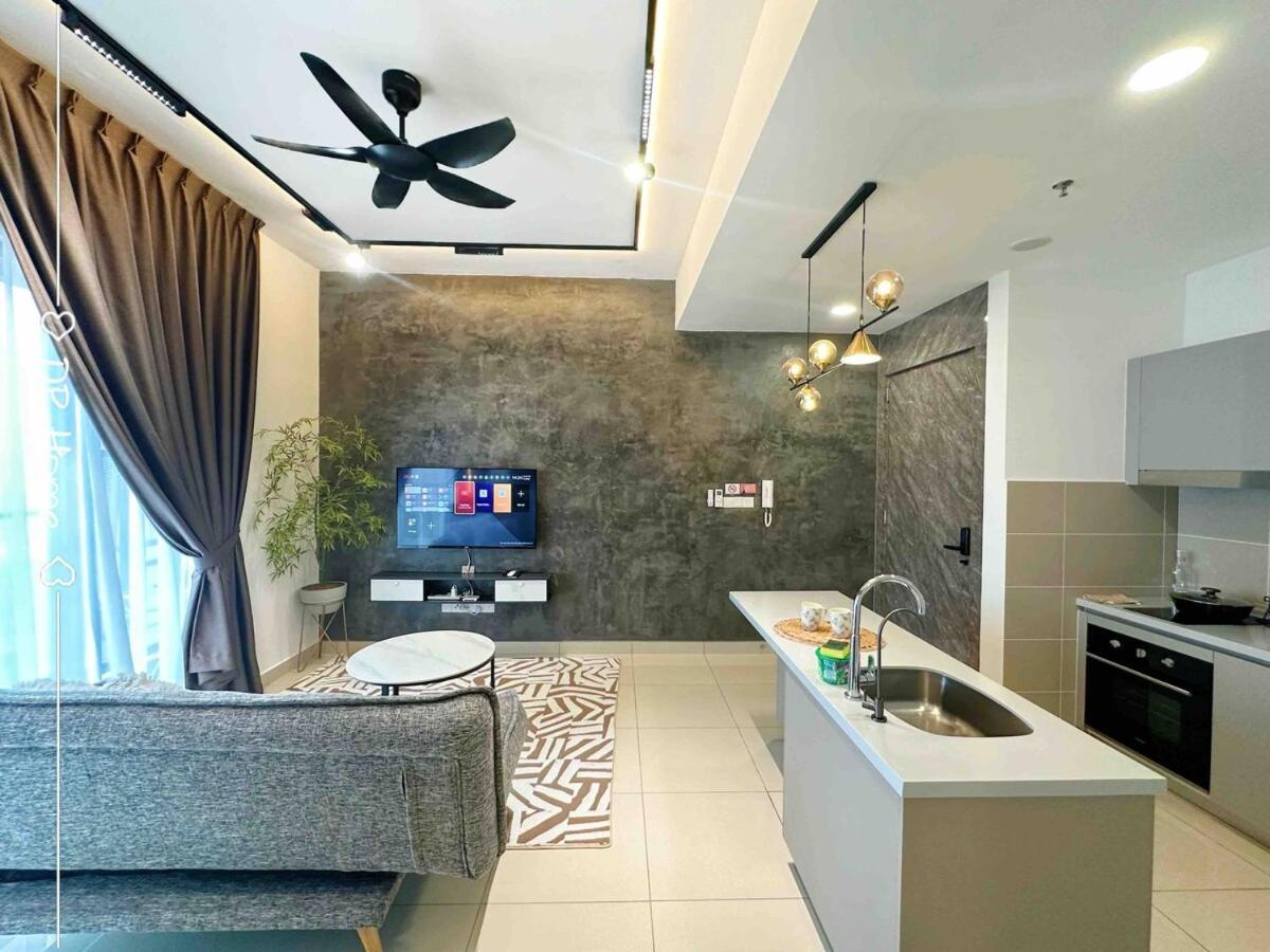 Luxury Kl Center 6-8pax Trx-velocity-ikea Kuala Lumpur